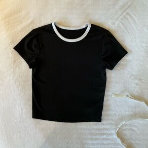 Athleta - women’s M - black cropped tee with white trim